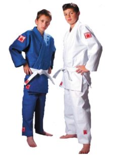 red label judopak van fighting films in wit en blauw
