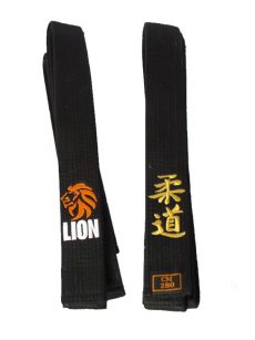 Lion zwarte band judo met borduring lion leeuw en judo in japanse tekens kanji